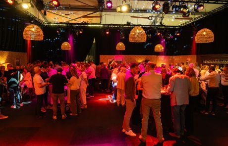 Sfeervol jubileumfeest van Global Food Group verzorgd door Ria Joosten