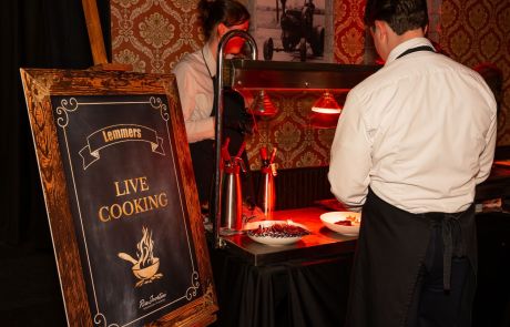 Decoratie en gepersonaliseerde visuals tijdens jubileumfeest van Global Food Group