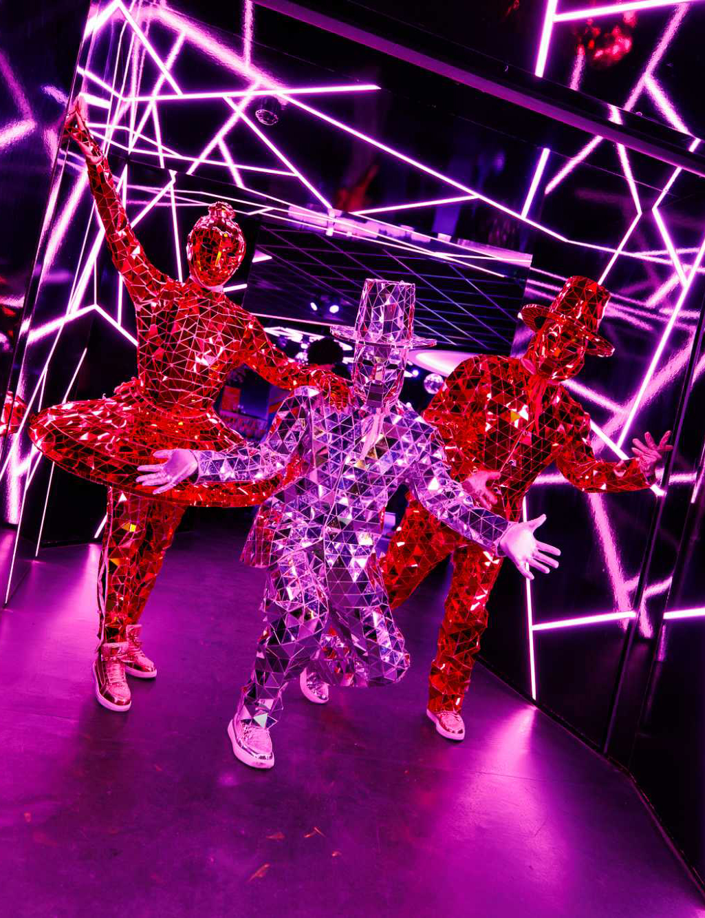 Proteion – personeelsfeest entertainment Spectaculair entertainment met spiegelacts tijdens een feestavond op maat